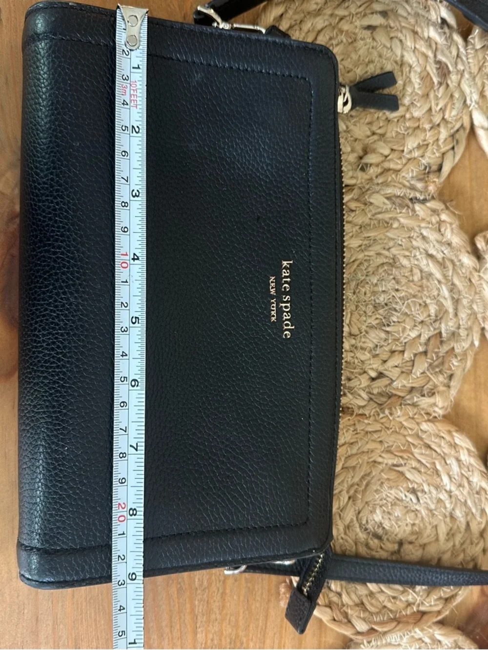 Kate Spade simple and classic black leather crossbody bag